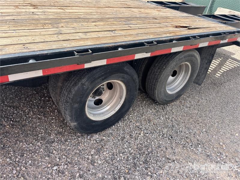 PJ Trailers Trailers 30 ft T/A Gooseneck Equipment Tr 車輛運輸拖車