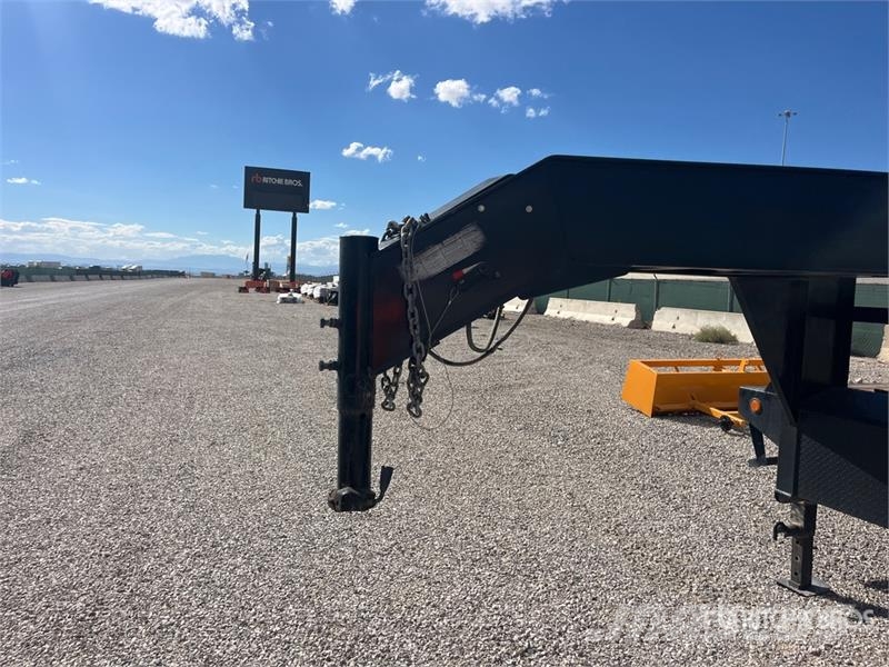 PJ Trailers Trailers 30 ft T/A Gooseneck Equipment Tr 車輛運輸拖車