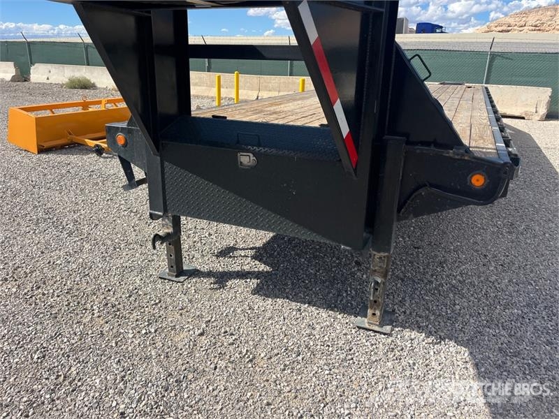 PJ Trailers Trailers 30 ft T/A Gooseneck Equipment Tr 車輛運輸拖車
