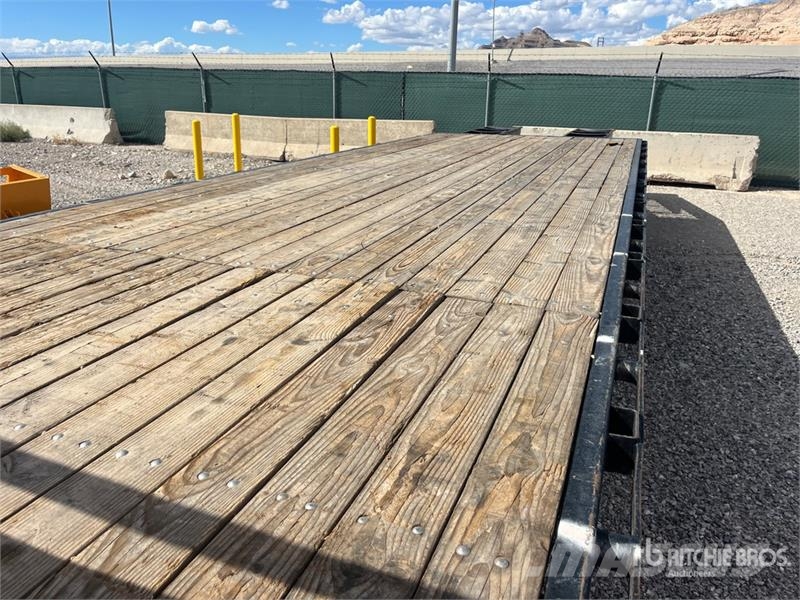 PJ Trailers Trailers 30 ft T/A Gooseneck Equipment Tr 車輛運輸拖車