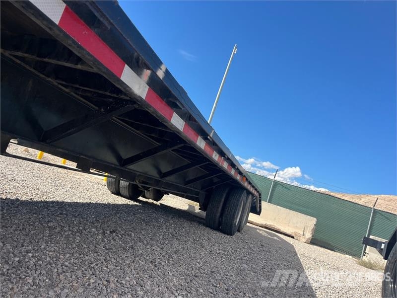 PJ Trailers Trailers 30 ft T/A Gooseneck Equipment Tr 車輛運輸拖車
