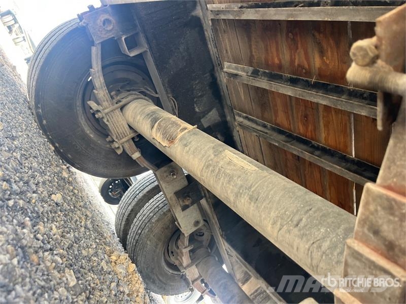 PJ Trailers Trailers 30 ft T/A Gooseneck Equipment Tr 車輛運輸拖車