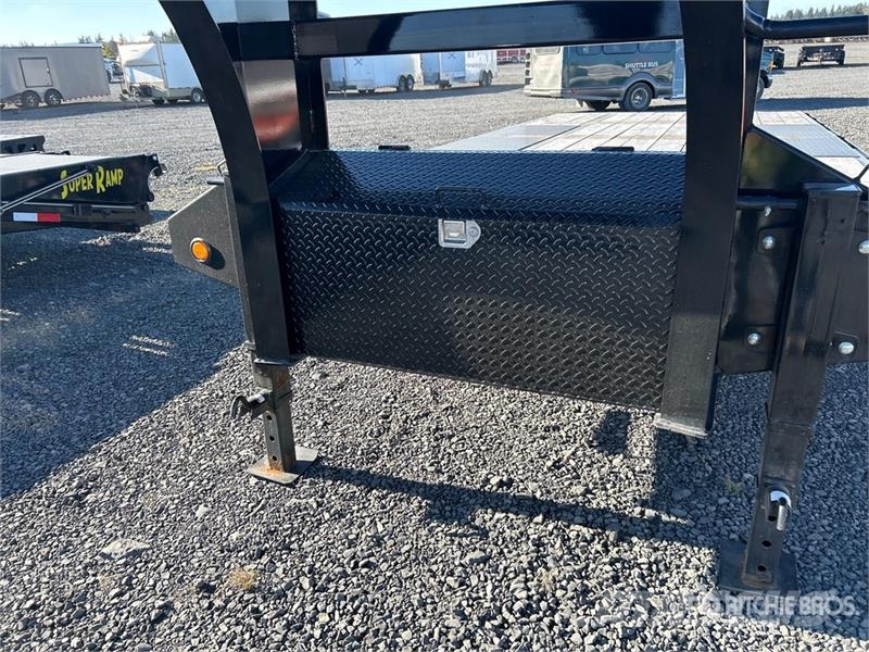 PJ Trailers Trailers LD 202 20 ft Tri/A Gooseneck Fla Platformas/izkraušana no sāniem