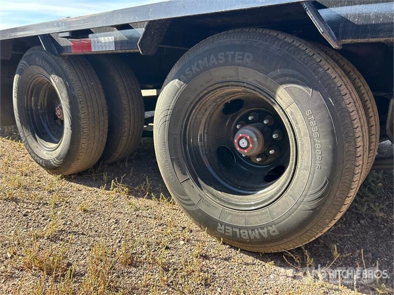 PJ Trailers Trailers LD401 40 ft T/A Gooseneck Equipm Autotransporter prikolice