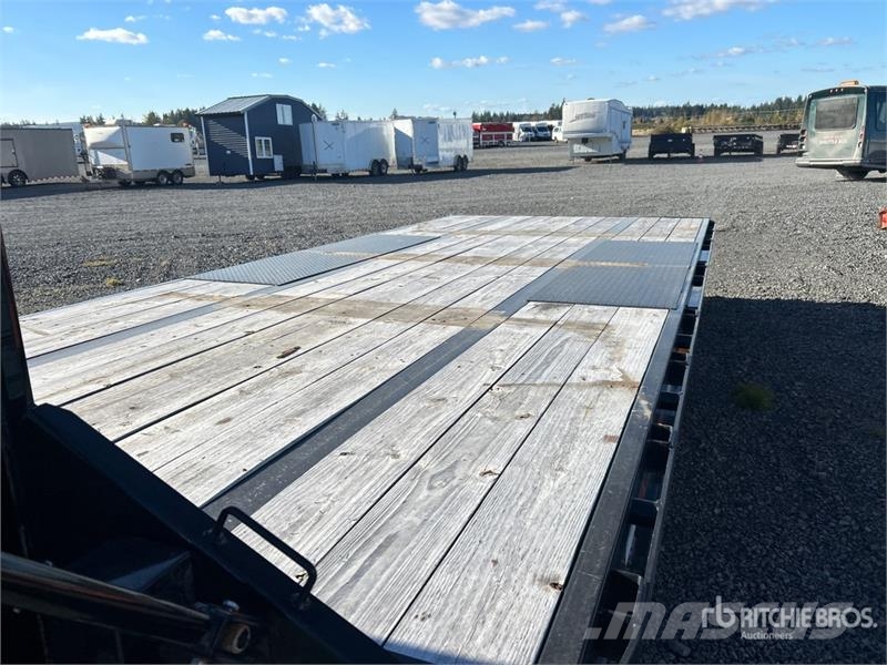 PJ Trailers Trailers LD 202 20 ft Tri/A Gooseneck Fla Platformas/izkraušana no sāniem