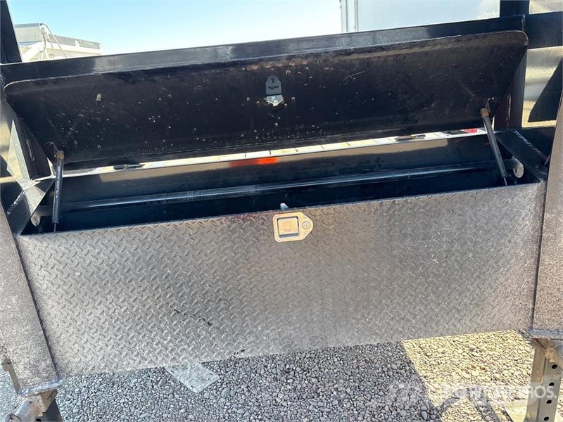 PJ Trailers Trailers LX402 40 ft T/A Gooseneck Equipm Autonkuljetusperävaunut