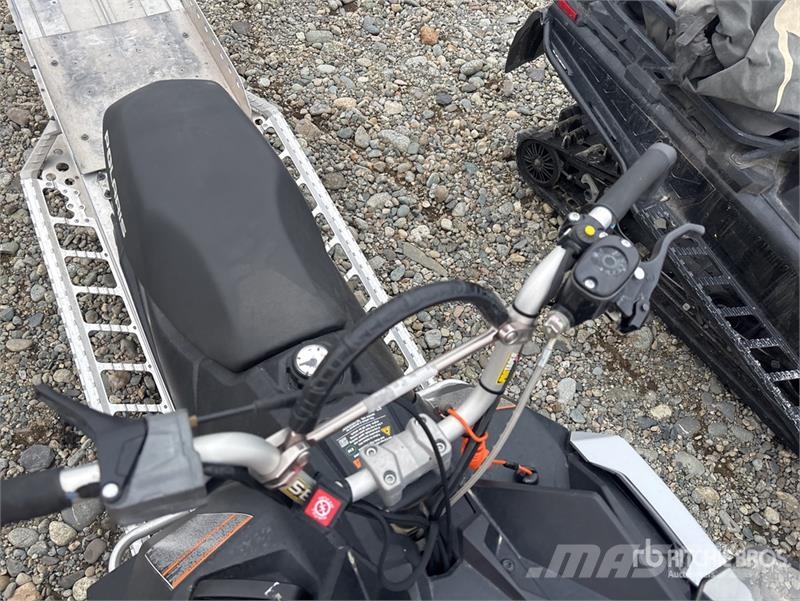 Polaris 800 PRO-RMK Snowmobiles