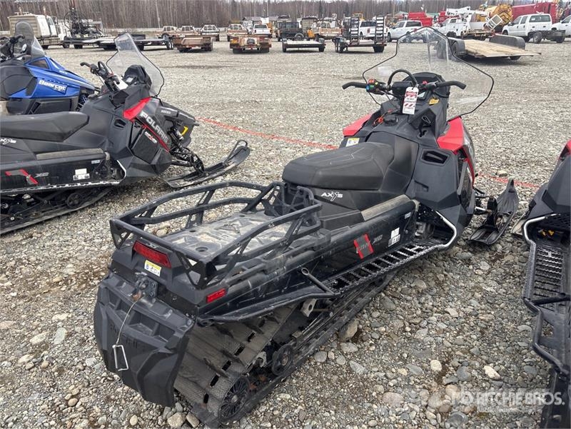 Polaris 800 Titan XC 155 ES Snowmobile (Inoperable) Snowmobiles