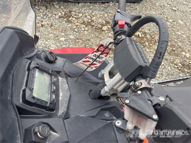 Polaris 800 Titan XC 155 ES Snowmobile (Inoperable) Snowmobiles