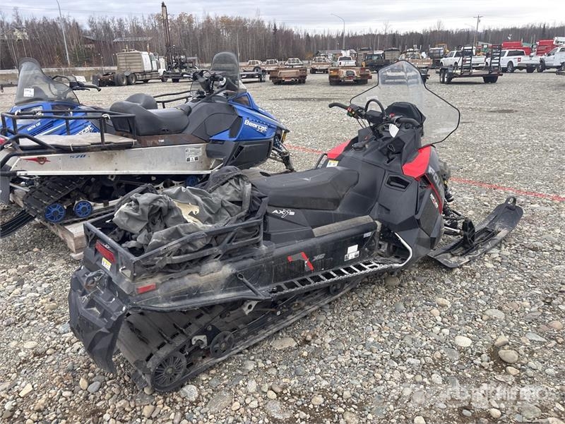 Polaris 800 Titan XC 155 ES Snowmobile (Inoperable) Snowmobiles