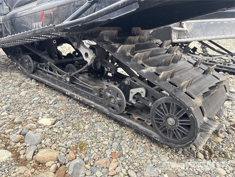 Polaris 800 Titan XC 155 ES Snowmobile (Inoperable) Snowmobiles