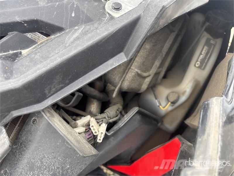 Polaris 800 Titan XC 155 ES Snowmobile (Inoperable) Snowmobiles