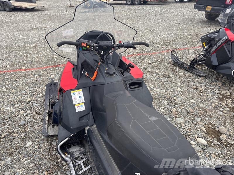 Polaris 800 Titan XC 155 ES Snowmobile (Inoperable) Snowmobiles