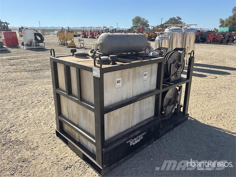 Poly Oil tanks Grease/Engine oil/Hydraulic oil/Gea Tanques de combustível e aditivos