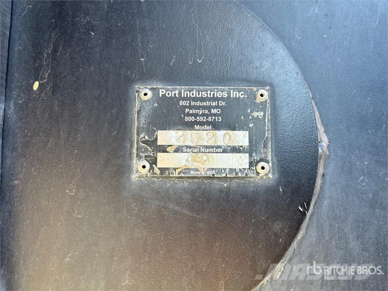 Port Industries Hydramaxx 2520 4x4 Trencher Koparki łańcuchowe