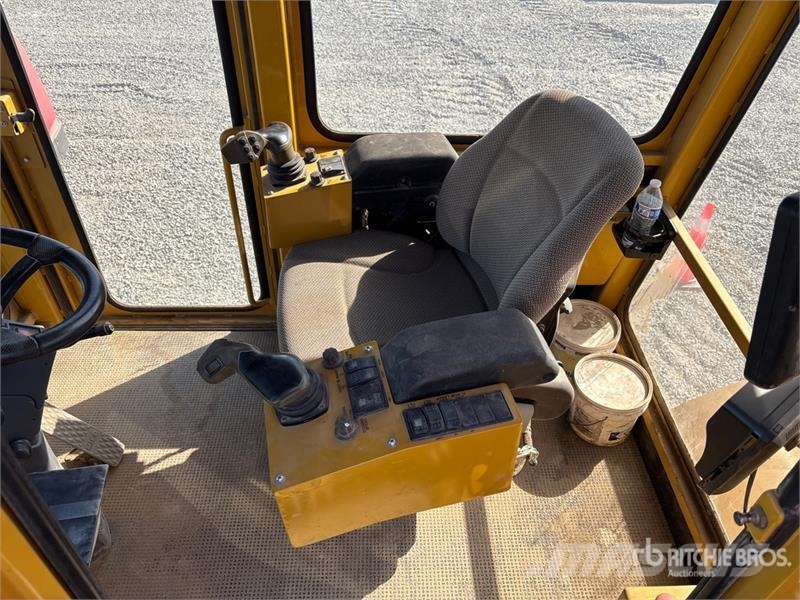 Port Industries Hydramaxx 2520 4x4 Trencher Koparki łańcuchowe