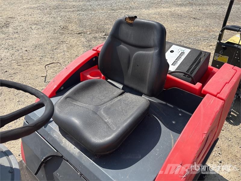 Power Boss Boss Apex 49 Ride-On Electric Floor Scrubber Muut perävaunut