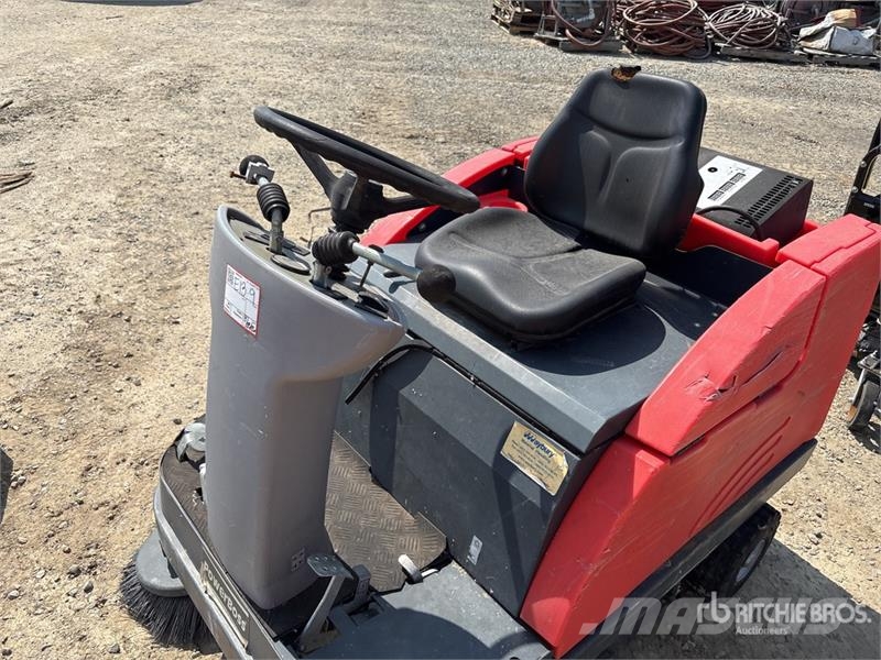 Power Boss Boss Apex 49 Ride-On Electric Floor Scrubber Muut perävaunut