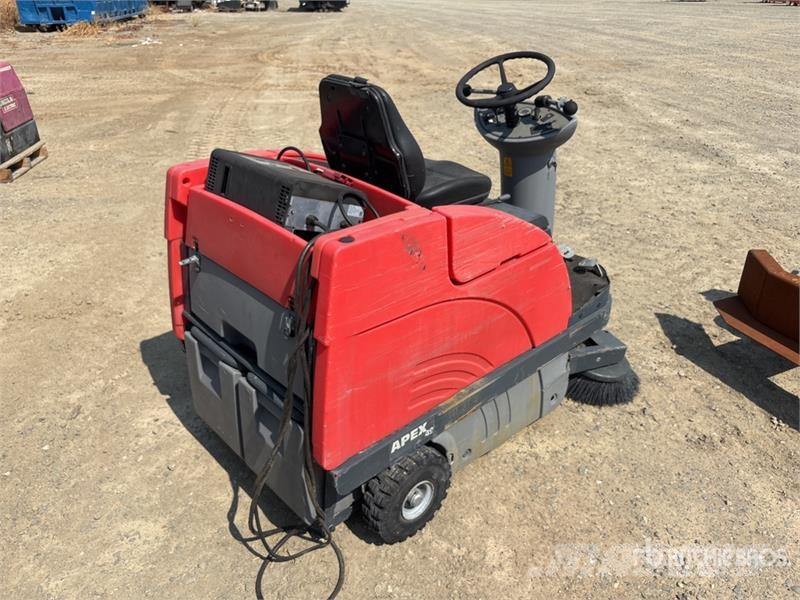 Power Boss Boss Apex 49 Ride-On Electric Floor Scrubber Muut perävaunut
