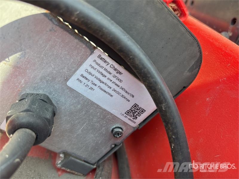 Power Boss Boss Apex 49 Ride-On Electric Floor Scrubber Muut perävaunut