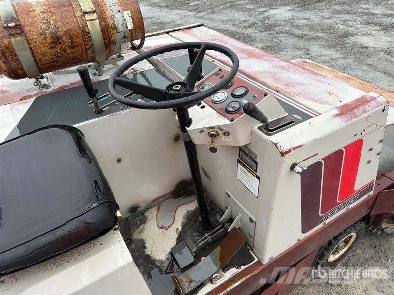Power Boss Boss TSS88 Ride-On Floor Sweeper Sonstige Erntemaschinen