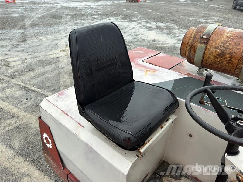 Power Boss Boss TSS88 Ride-On Floor Sweeper Sonstige Erntemaschinen