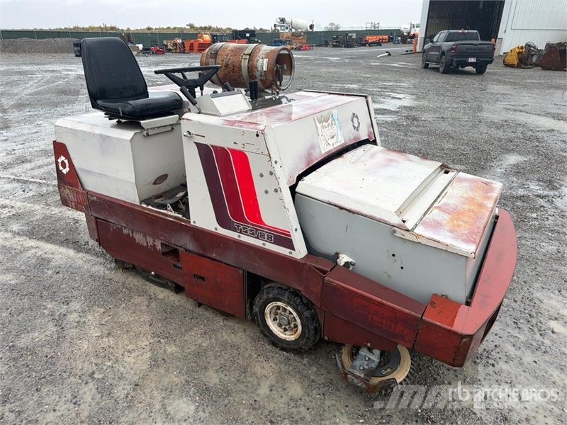 Power Boss Boss TSS88 Ride-On Floor Sweeper Sonstige Erntemaschinen