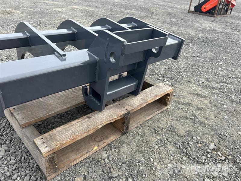 Precision Husky Fabrication 36 in Excavator Rake - Fits Bobcat E-S 耙與翻草機