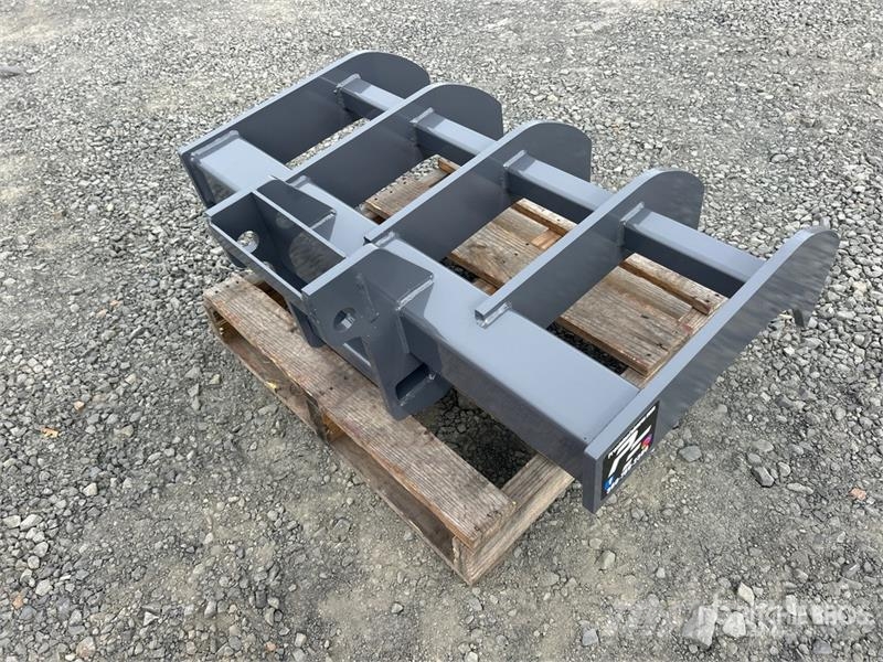 Precision Husky Fabrication 36 in Excavator Rake - Fits Bobcat E-S 耙與翻草機