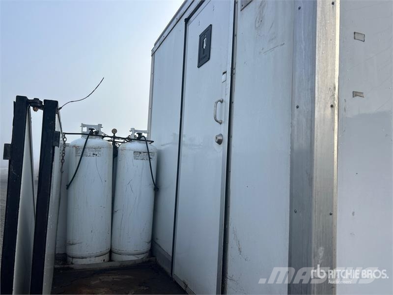 Progressive Industries T/A 30 Ft T/A Shower Trailer Druge prikolice