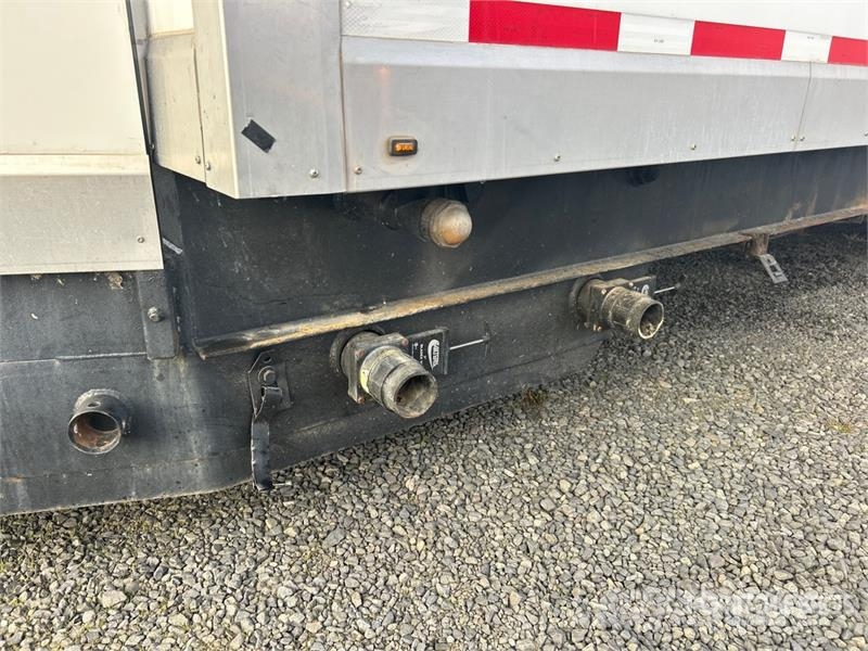 Progressive Industries T/A 30 Ft T/A Shower Trailer Druge prikolice
