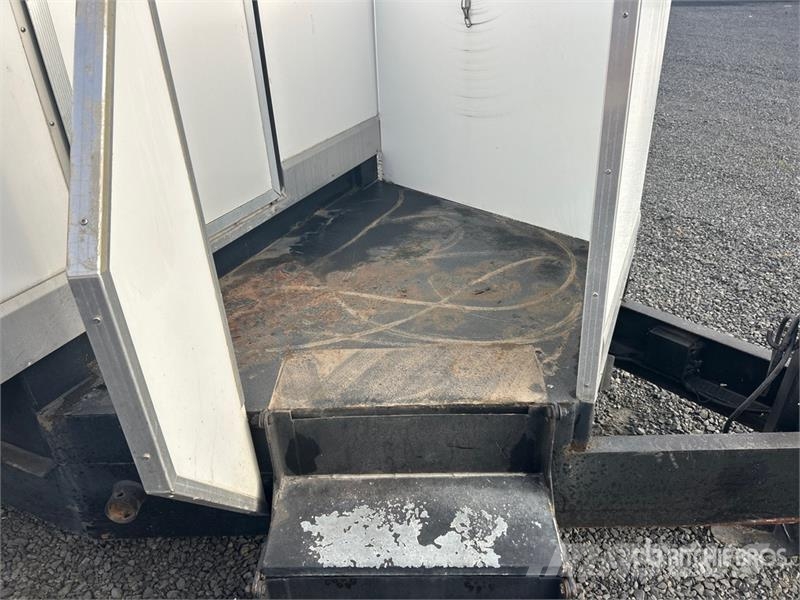 Progressive Industries T/A 30 Ft T/A Shower Trailer Druge prikolice