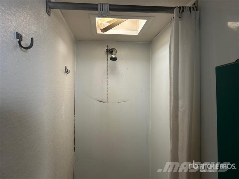 Progressive Industries T/A 30 Ft T/A Shower Trailer Druge prikolice