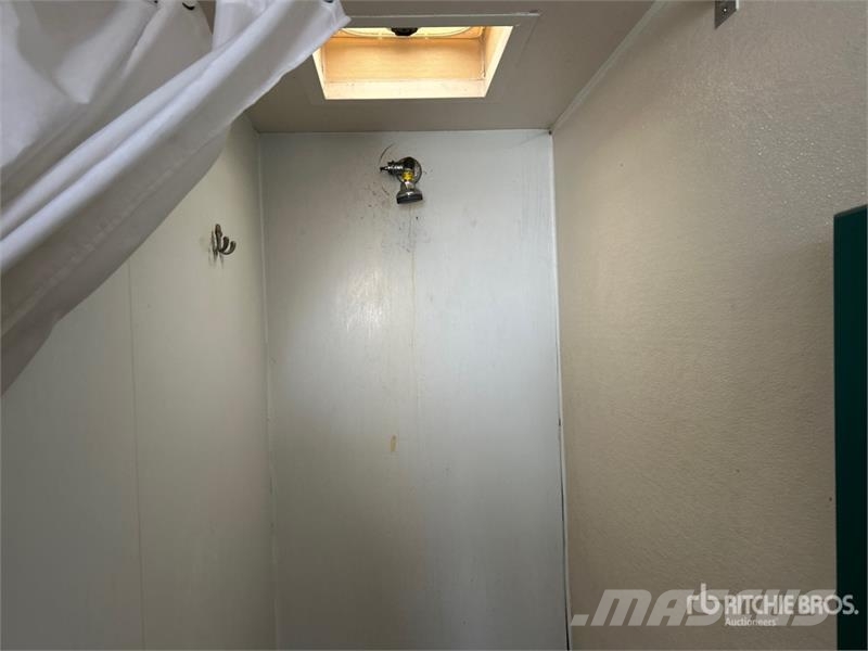 Progressive Industries T/A 30 Ft T/A Shower Trailer Druge prikolice