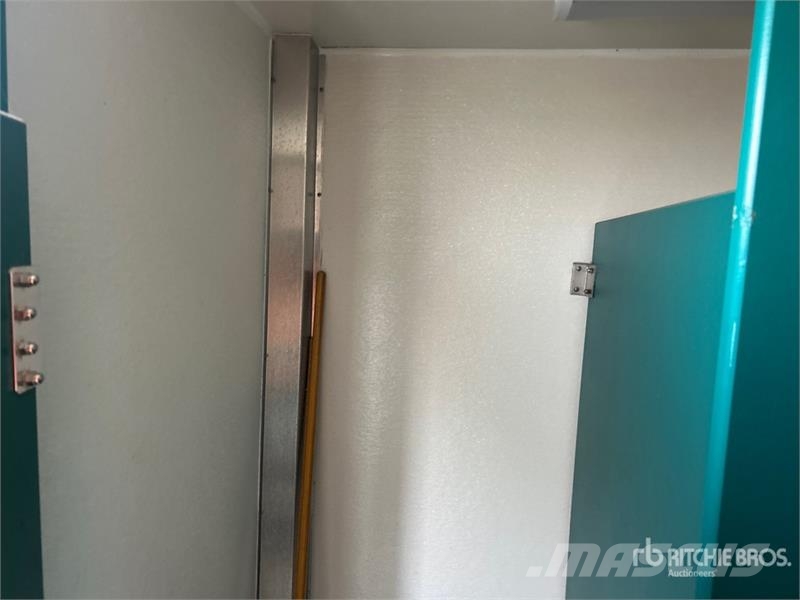 Progressive Industries T/A 30 Ft T/A Shower Trailer Druge prikolice