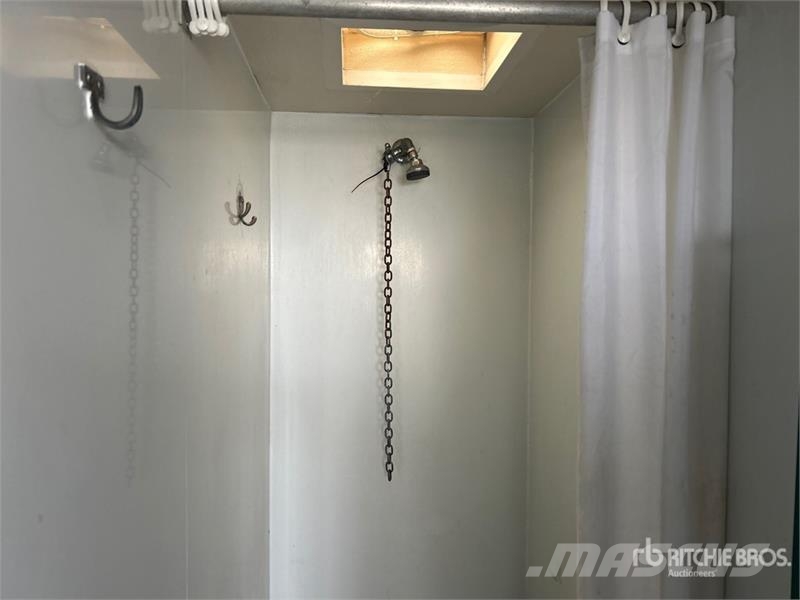 Progressive Industries T/A 30 Ft T/A Shower Trailer Druge prikolice