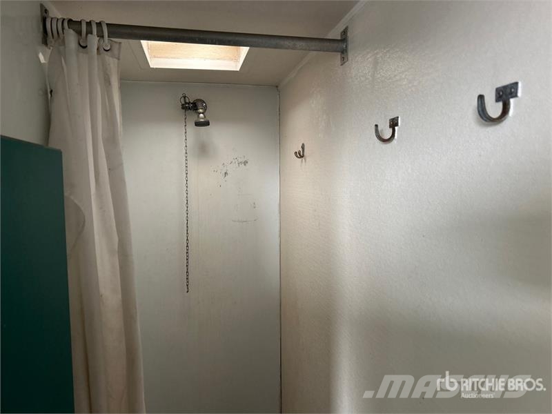 Progressive Industries T/A 30 Ft T/A Shower Trailer Druge prikolice