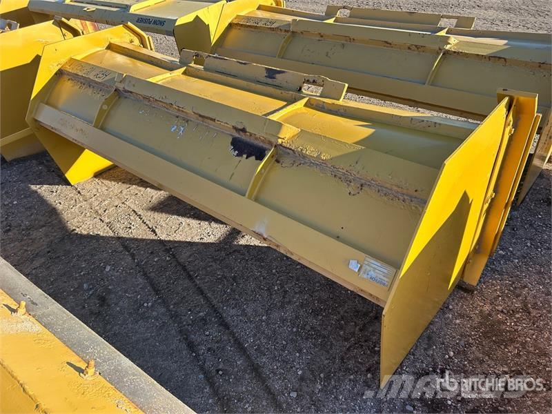 ProTech SP08S 96 in Skid Steer Snow Pusher 刮雪板和犁