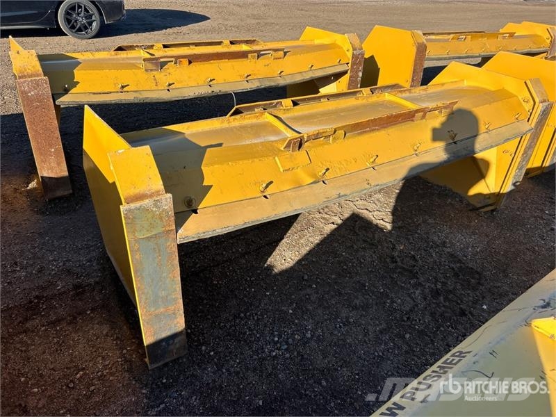 ProTech SP08S 96 in Skid Steer Snow Pusher 刮雪板和犁