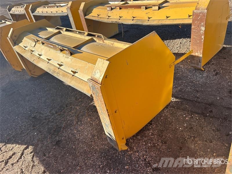 ProTech SP08S 96 in Skid Steer Snow Pusher 刮雪板和犁