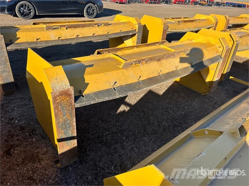 ProTech SP08S 96 in Skid Steer Snow Pusher 刮雪板和犁