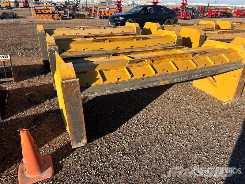 ProTech SP08S 96 in Skid Steer Snow Pusher 刮雪板和犁