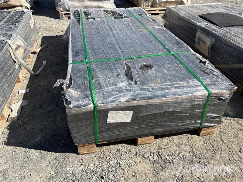  Quantity of (1)  Machpro LHS-PAVINGBOARD-TP Mats ( Accesorios y repuestos para equipo de perforación