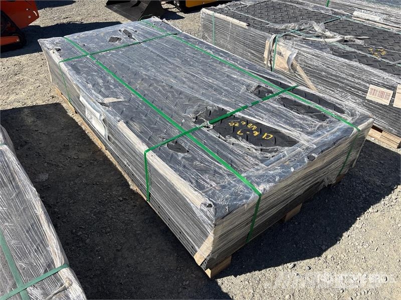  Quantity of (1)  Machpro LHS-PAVINGBOARD-TP Mats ( Accesorios y repuestos para equipo de perforación