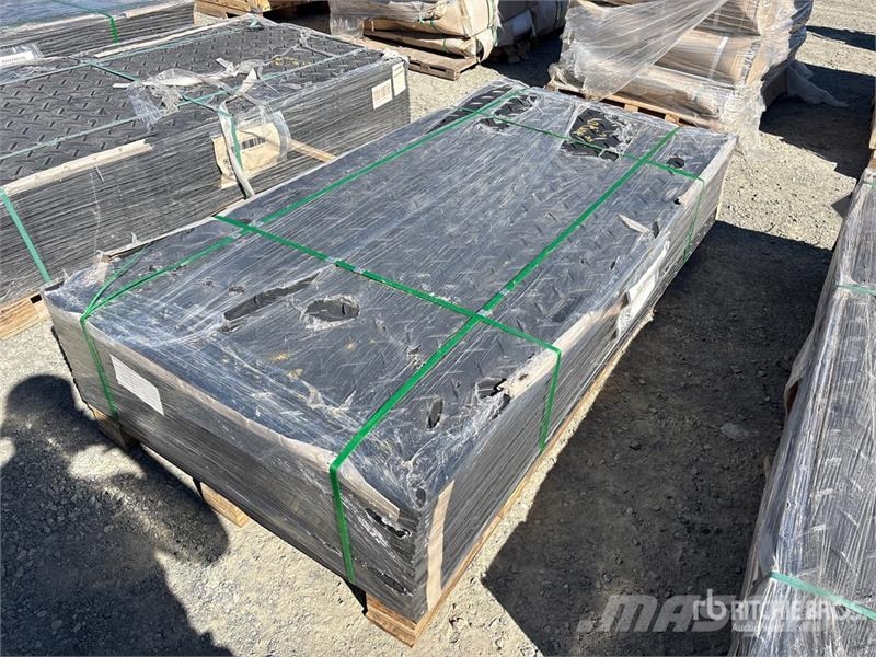  Quantity of (1)  Machpro LHS-PAVINGBOARD-TP Mats ( Accesorios y repuestos para equipo de perforación