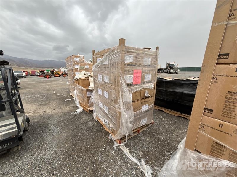  Quantity of (1) Pallets of Parker-Hannifin Bag Fil مكونات أخرى