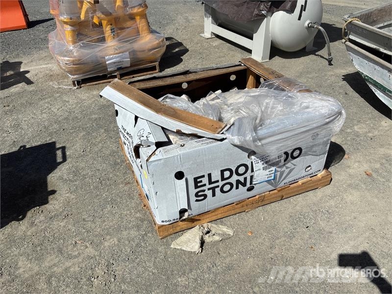 Quantity of (1) Pallets of Stone 農業機械 - その他