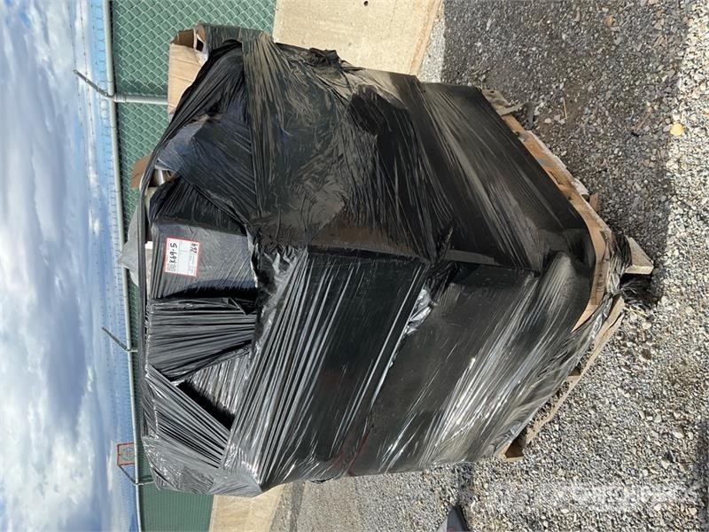  Quantity of (1) Pallets of Parker-Hannifin Bag Fil مكونات أخرى