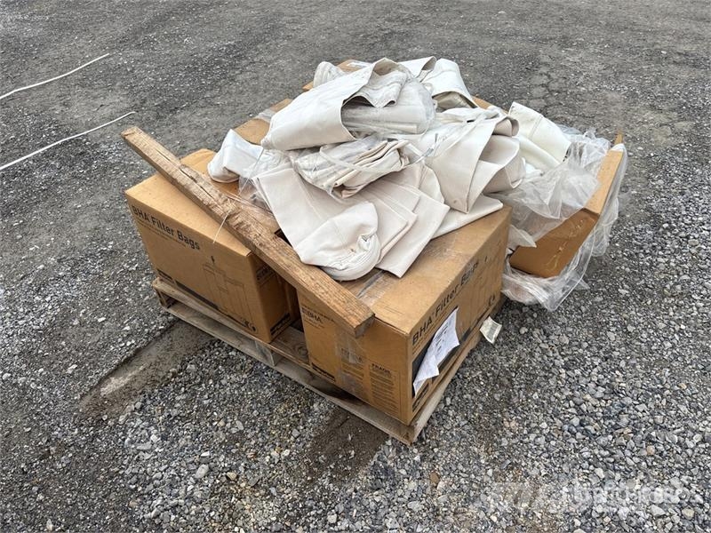  Quantity of (1) Pallets of Parker-Hannifin Bag Fil مكونات أخرى