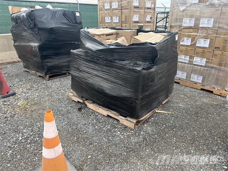  Quantity of (1) Pallets of Parker-Hannifin Bag Fil مكونات أخرى
